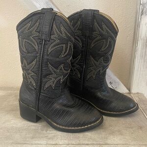Boys Honcho western cowboy boots size 8.